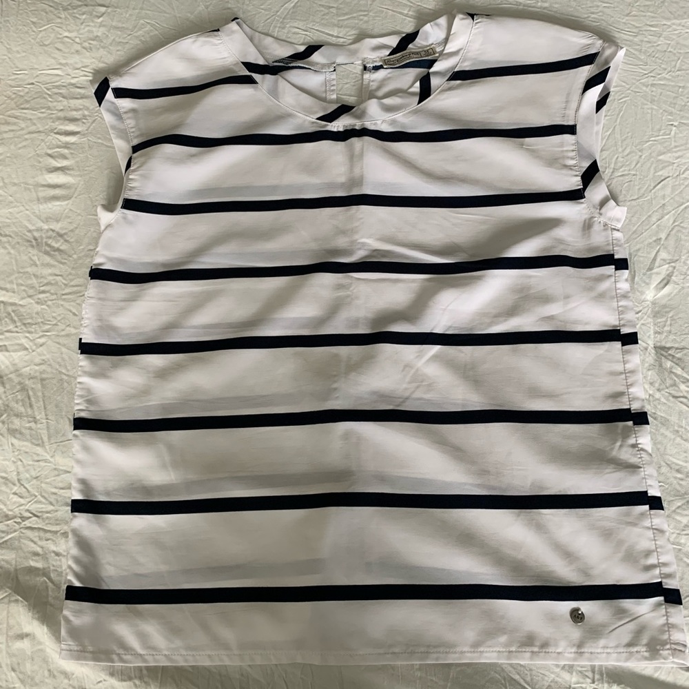 A&F pretty blouse